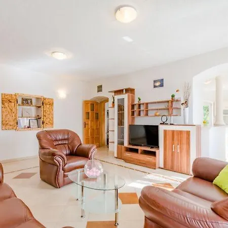 Magdalena - Three Bedroom * Nerezisca