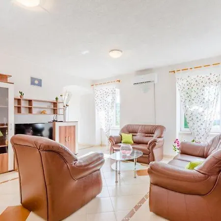 Magdalena - Three Bedroom Nerezisca