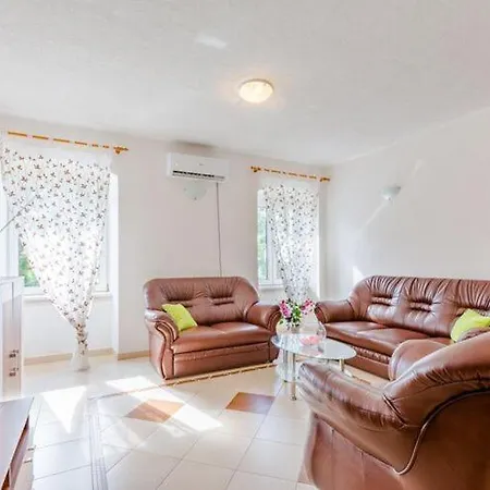 Magdalena - Three Bedroom Nerezisca